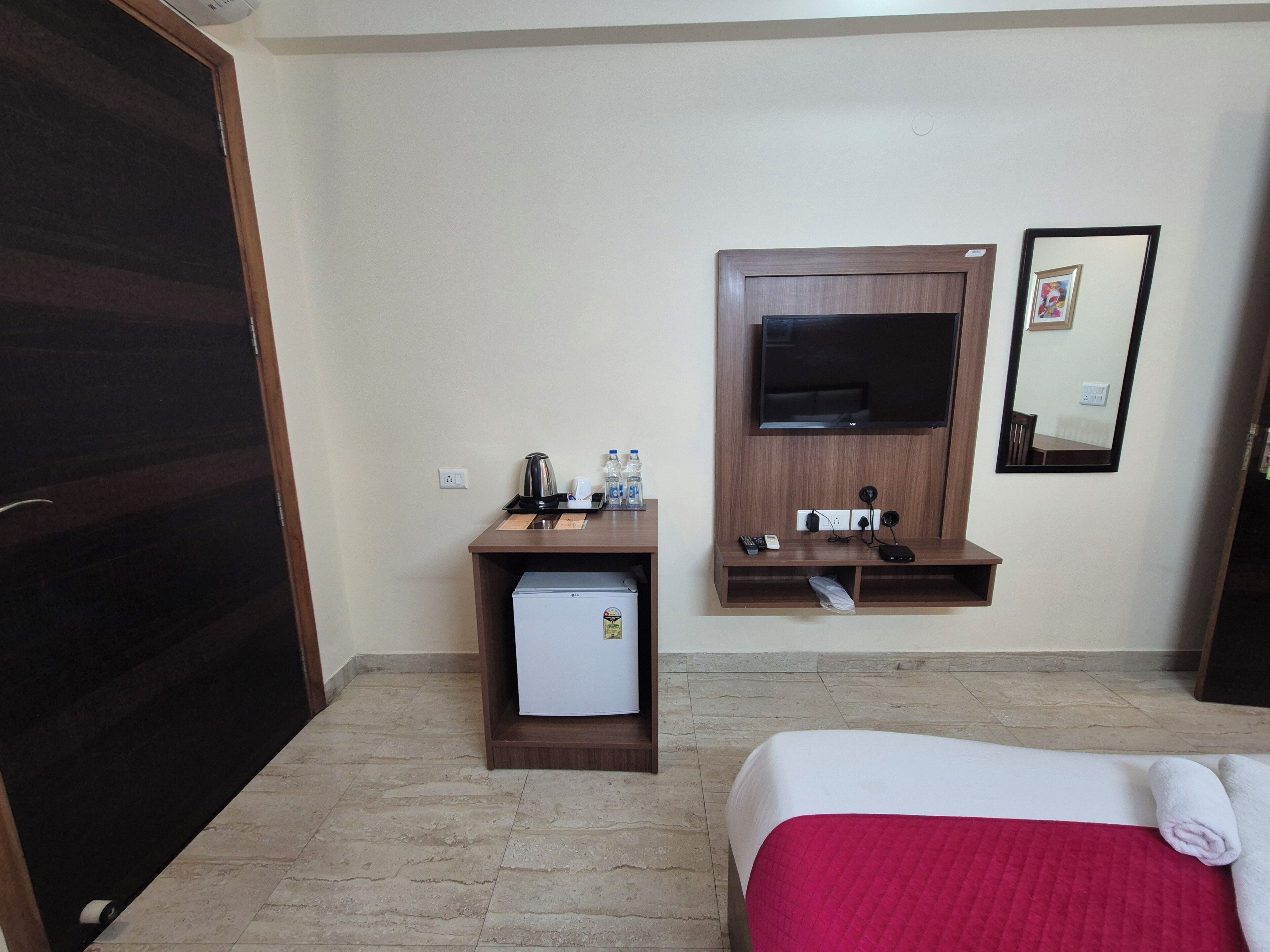Desk, laptop workspace, free WiFi