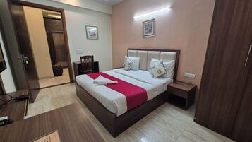 Deluxe Room | Desk, laptop workspace, free WiFi