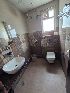 Articles de toilette gratuits, serviettes fournies, savon, shampoing