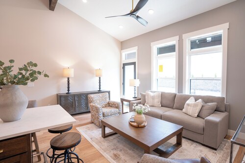 Sherman Creek - Modern Luxury Townhome Perfect for Families & Groups