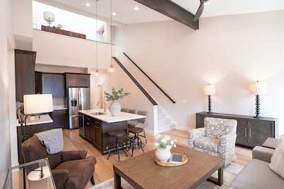 Sherman Creek - Modern Luxury Townhome Perfect for Families & Groups
