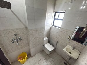 Superior Double Room, Balcony, City View | Bathroom | Shower, free toiletries, slippers, towels - Hotel Tanwar (Jaipur)