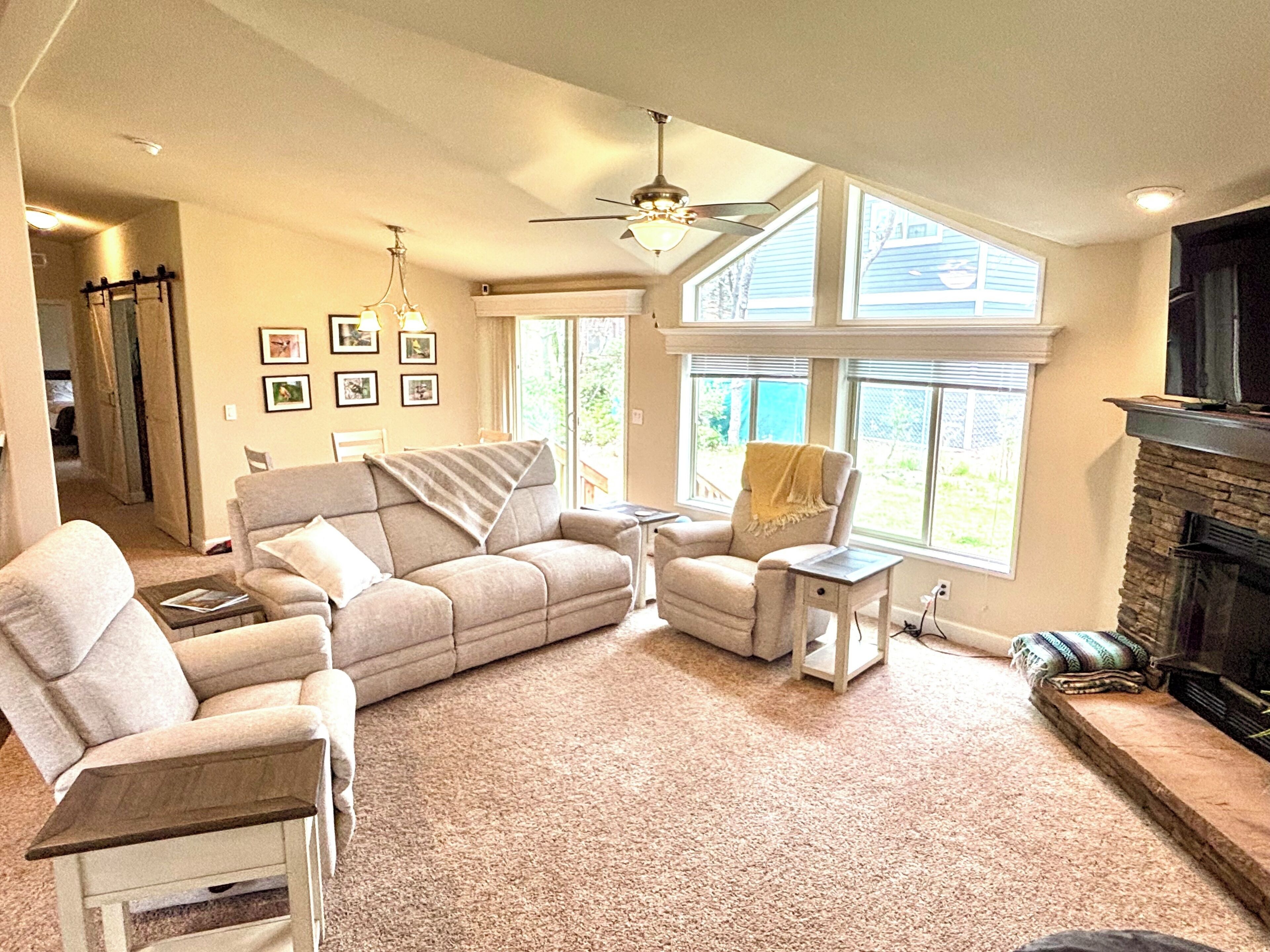 Modern 3 Bedroom Cottage Near Pacific City, 2-minutes From The Beach. - Oregon