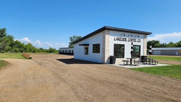 A small building with a sign reading 'LAKESIDE COFFEE CO.' in front of a gravel driveway. - Cozy 7-Room Boutique Motel (Estelline)