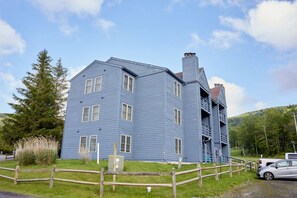 Exterior - D302 Slopeside Condo`s | 3rd floor unit, Fireplace & Walk-to-Slopes sleeps 6 (Davis)