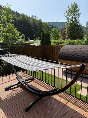 Terrace/patio - Tinyhouse Oase mit privater Sauna am Fluss im Schwarzwald (Höfen an der Enz)