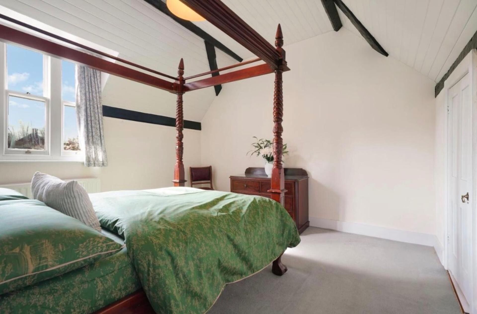 7 bedrooms, iron/ironing board, free WiFi, bed sheets