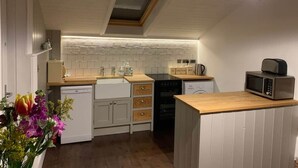 Private kitchen - The Old Kennels - Pretty Loft Apartment in Devon (Dunkeswell)