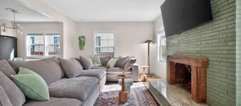 6 beds / close to SCSU, DT, & Lake George