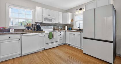 6 beds / close to SCSU, DT, & Lake George