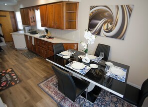 Dining - Cozy Morningside 2BR with Fast Internet (Sioux City)