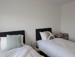Iron/ironing board, WiFi, bed sheets - Entire home in Hardingstone Northampton (Northampton)