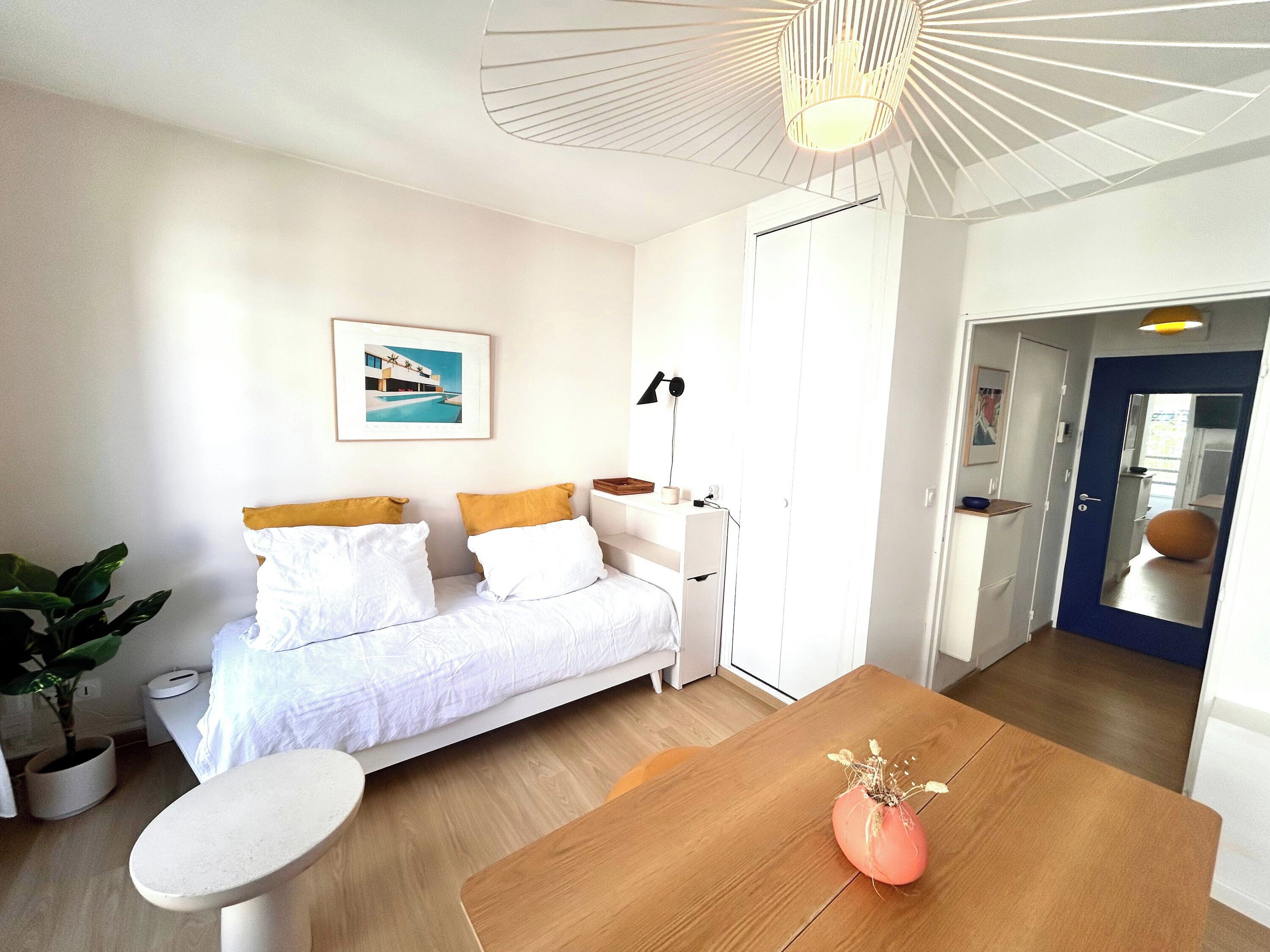 WiFi, bed sheets