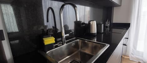 Studio, Balcony | Private kitchen | Mini-fridge, microwave, stovetop, cookware/dishes/utensils