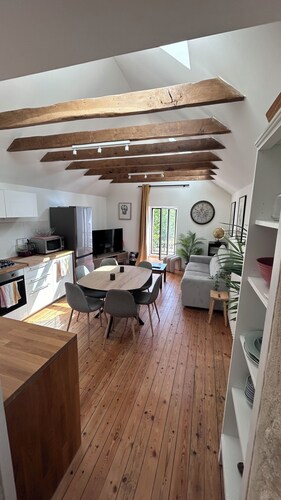 House sleeps 6, 4 bedrooms, 100 m², private garage, ultra-high-speed Wi-Fi