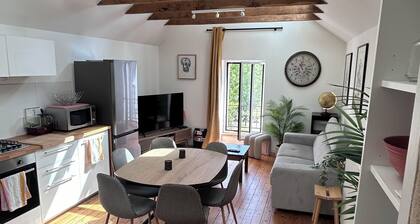House sleeps 6, 4 bedrooms, 100 m², private garage, ultra-high-speed Wi-Fi