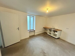 Interior - 8-bed house on the banks of the Steir, with private garage and exposed beams (Quimper)