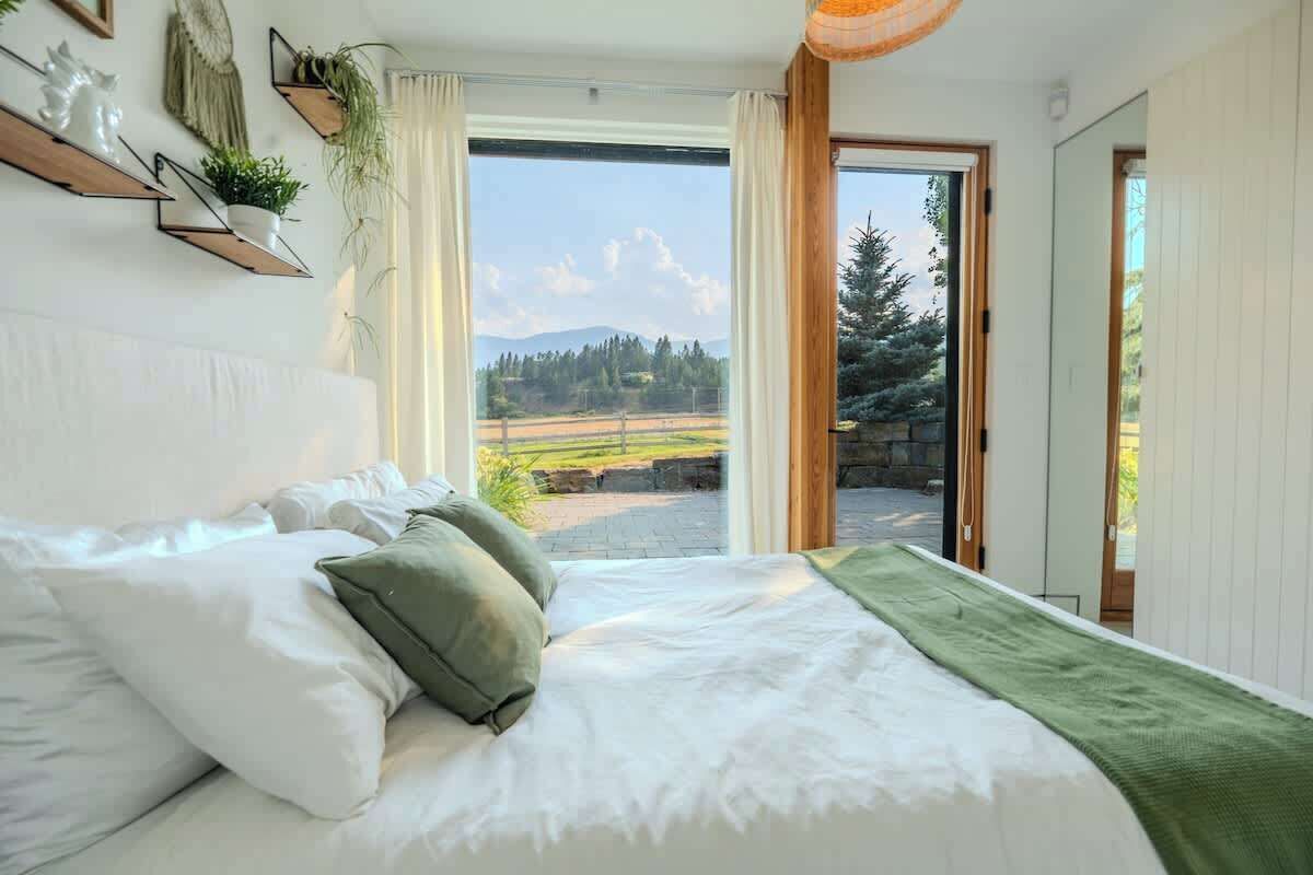 6 habitaciones, tabla de planchar con plancha, cuna de viaje y wifi 