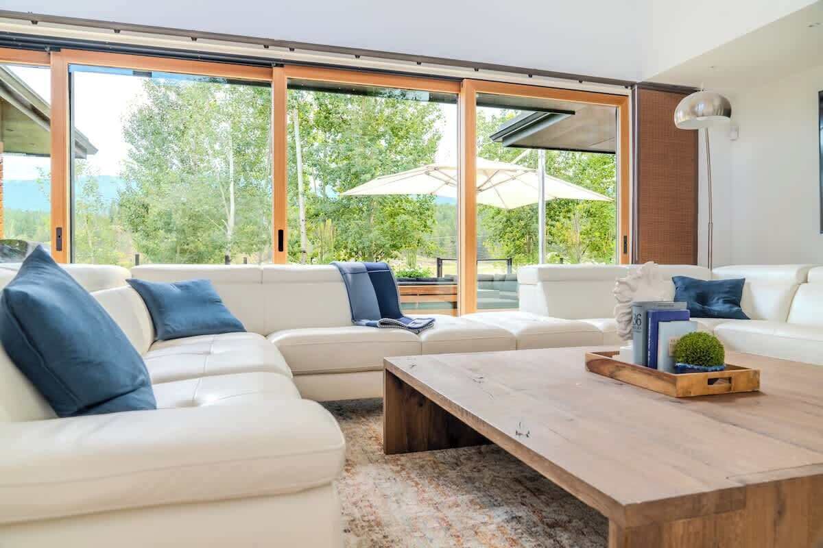 TV, fireplace, video games, offices