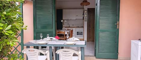 屋外ダイニングエリア