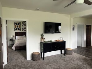 Iron/ironing board, WiFi, bed sheets - Spacious Lancaster Retreat 4 bed 2 bath -sleeps 11 (Lancaster)