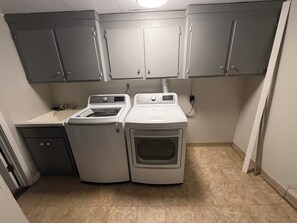 Interior - 4 Bedroom cabin featuring breathtaking views and clean water just steps away! (Alexandria)