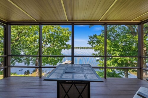 4 Bedroom cabin featuring breathtaking views and clean water just steps away!