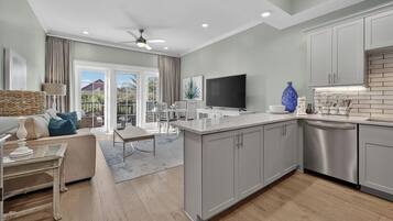 Condo, 1 cama King e sofá-cama (Henderson Beach Resort Lofts 205- Sec) | Área de estar