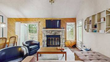 TV, fireplace, offices
