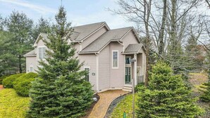 A two-story house with a sloped roof, a front porch, and a paved driveway. - FIREPLACE - 3BR Townhouse - Near Camelback Ski (Tannersville)