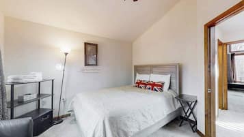3 dormitorios, escritorio, tabla de planchar con plancha y wifi