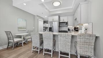 Condo, 1 cama King e sofá-cama (Henderson Beach Resort Lofts 104- Poo) | Cozinha privada