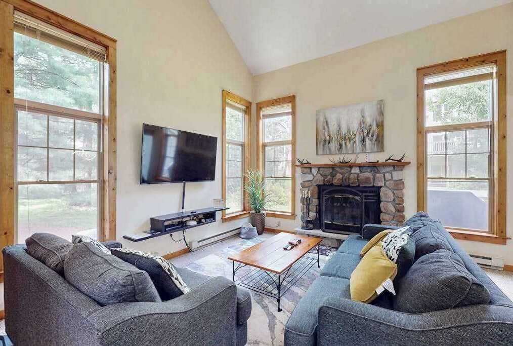 TV, fireplace, offices