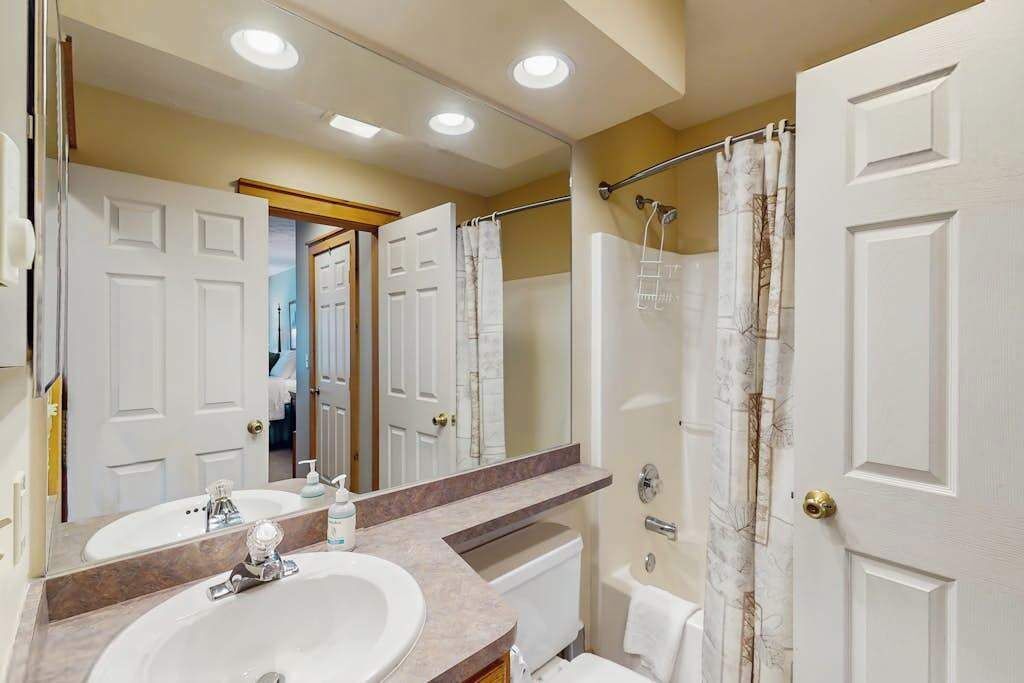 Shower, towels