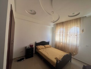 2 bedrooms, iron/ironing board, bed sheets - Apartment in downtown Fnideq, facing the Corniche (Fnideq)