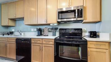 Coffee/tea maker, fridge, microwave, oven