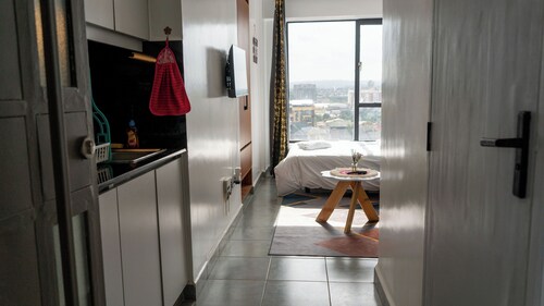 Stylish 1Oth Floor Studio with Great Views , Secure and Fast Wi-Fi