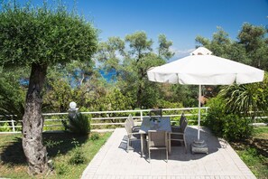 Outdoor dining - Brentanos Apartments - View of Paradise (Corfu)