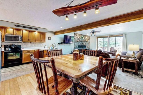 Charming 2BR Townhouse - FIREPLACE - Oakland
