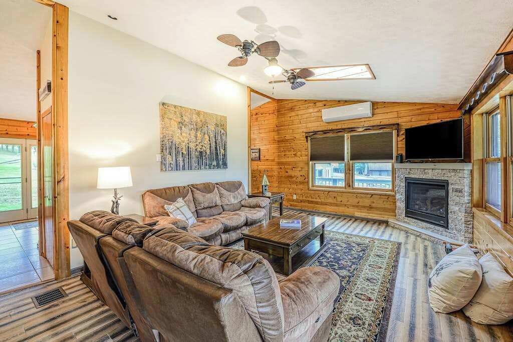 TV, fireplace, offices