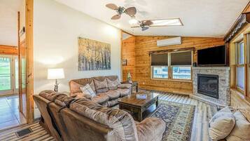 TV, fireplace, offices