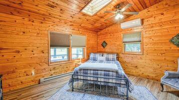 Iron/ironing board, travel cot, WiFi, bed sheets