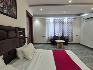 Desk, laptop workspace, free WiFi - OnlyStay BnB Golf Course Road (Gurugram)