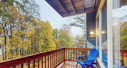Woodsy 3BR Townhome- SKI VIEW - McHenry