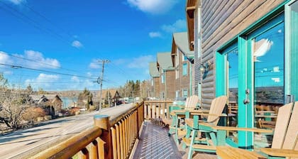 Charming 4BR Townhouse - LAKE VIEW - McHenry