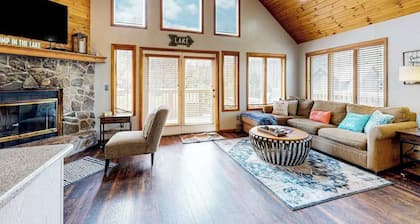 5BR - Cozy Retreat - Fireplace