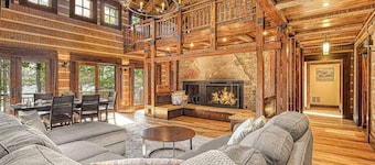 Lakefront 7BR Chalet - HOT TUB - Swanton
