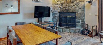 2BR - Lakeside Retreat - Pool