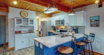 2BR - Lakeside Retreat - Pool