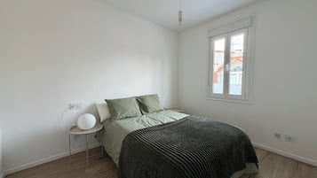1 bedroom, iron/ironing board, WiFi (free), bed sheets
